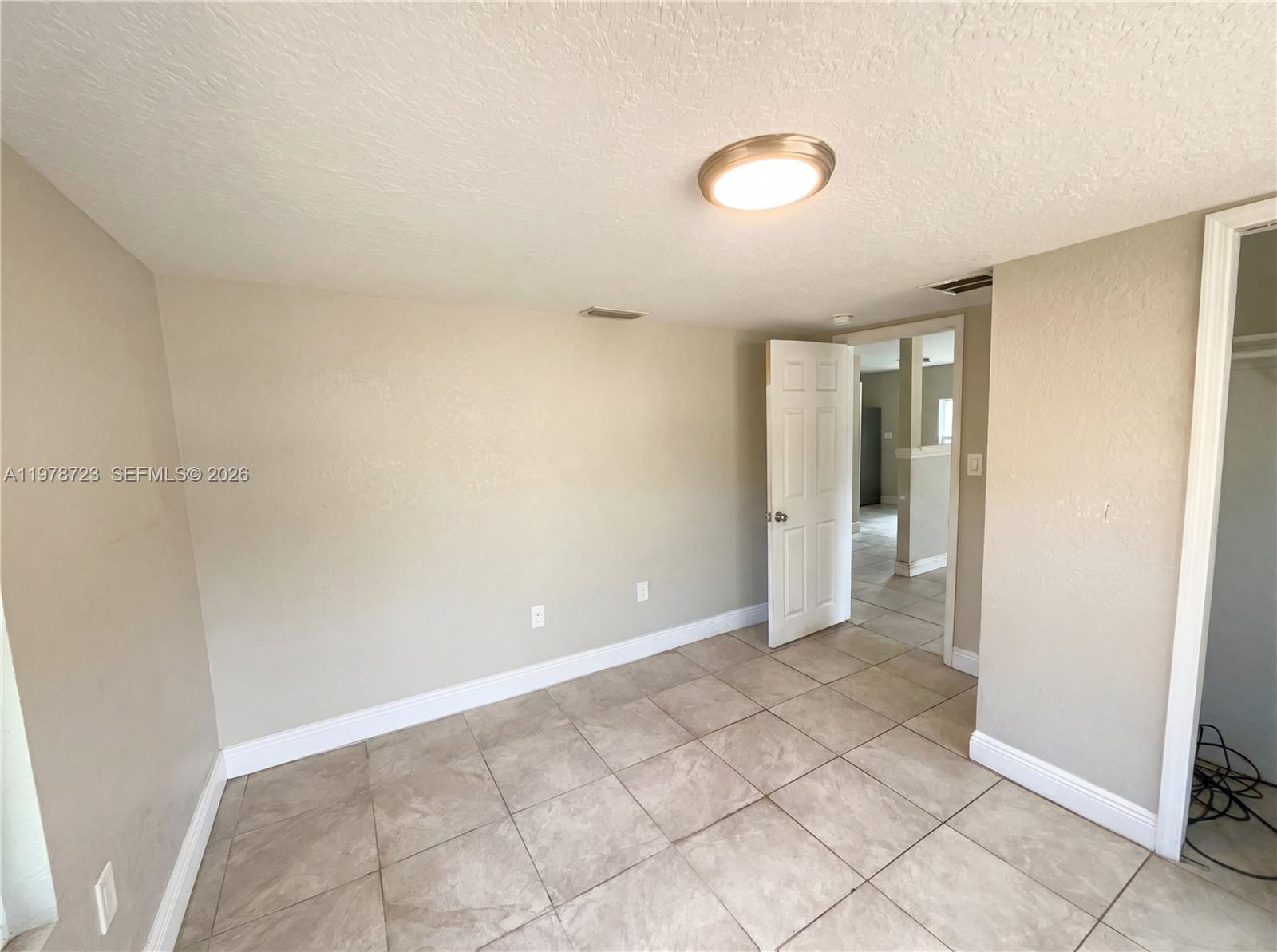 244 S Rhodes Property Photo 4