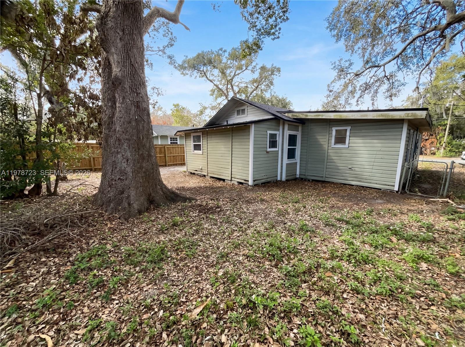 244 S Rhodes Property Photo 6