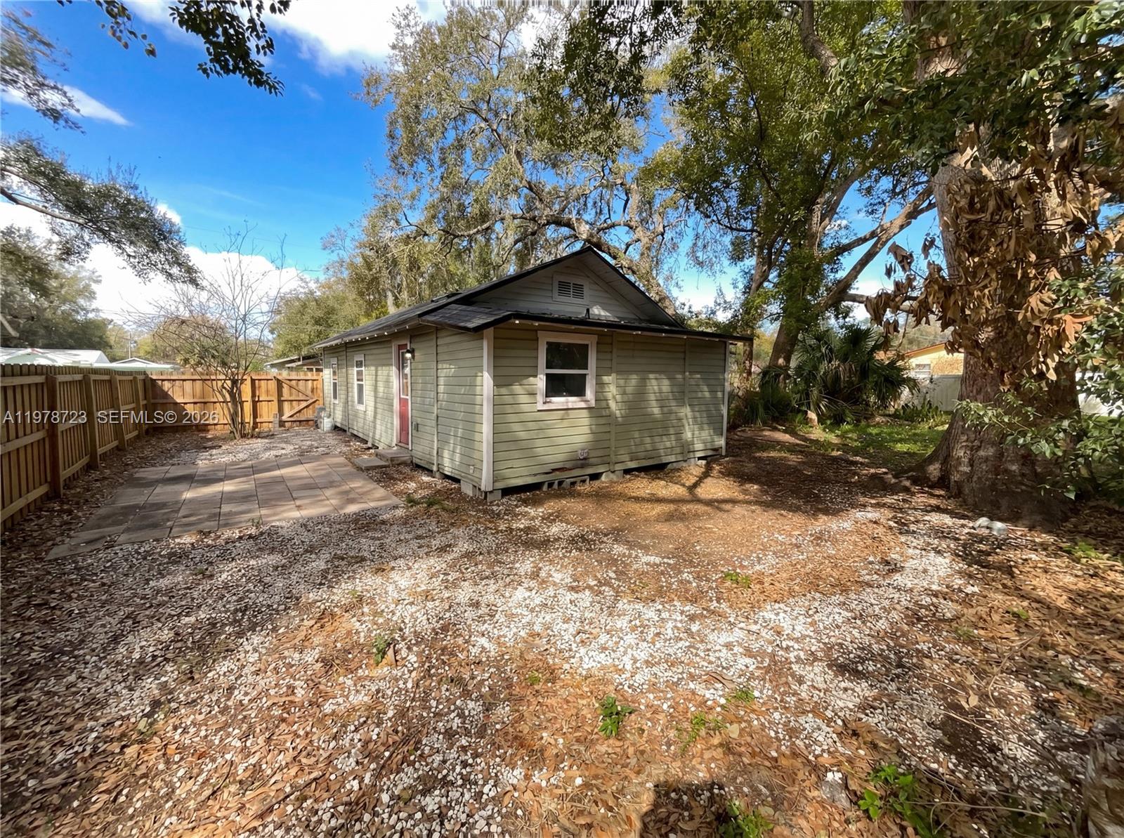 244 S Rhodes Property Photo 7