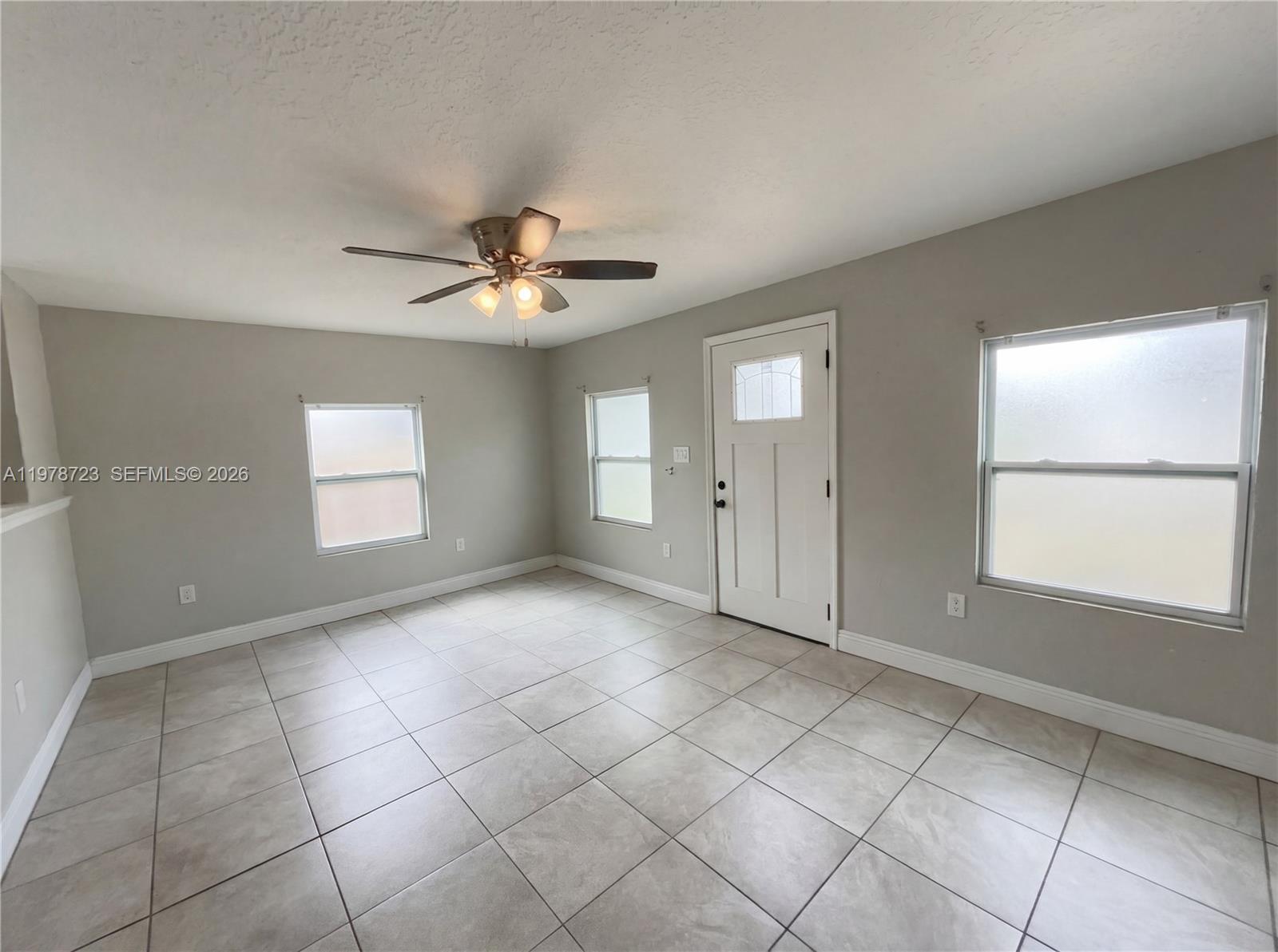 244 S Rhodes Property Photo 10