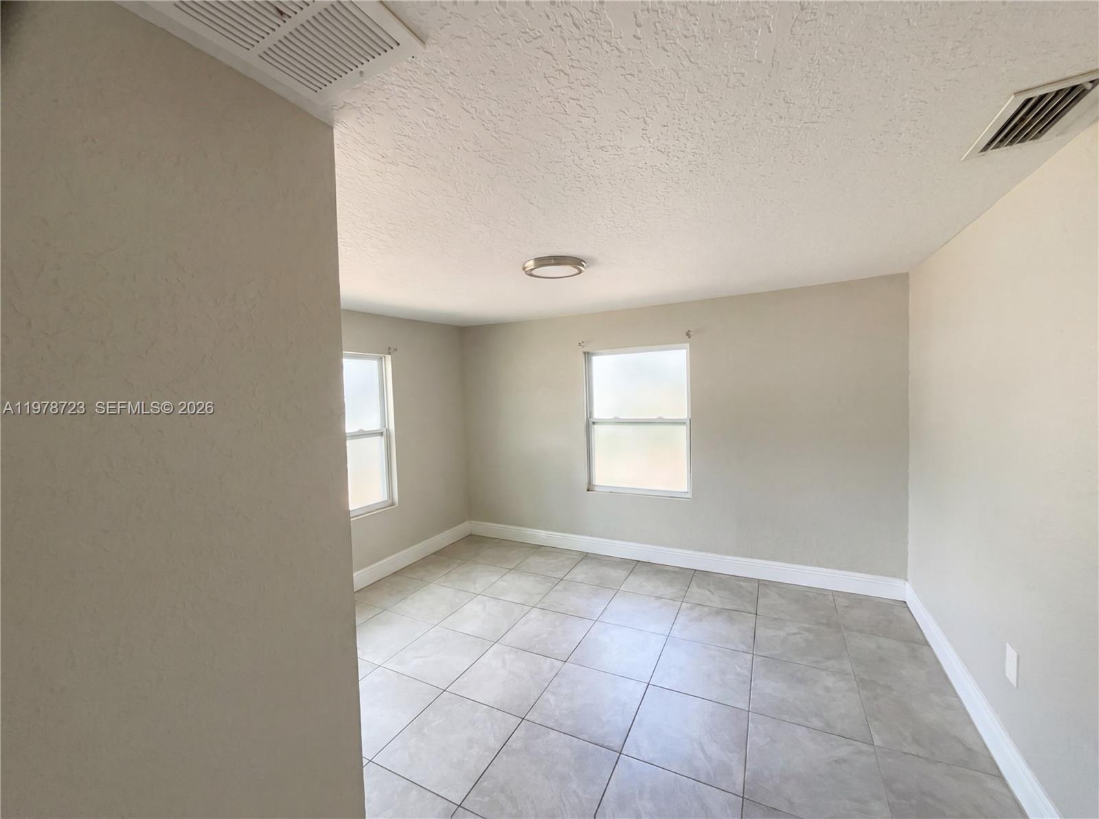 244 S Rhodes Property Photo 13