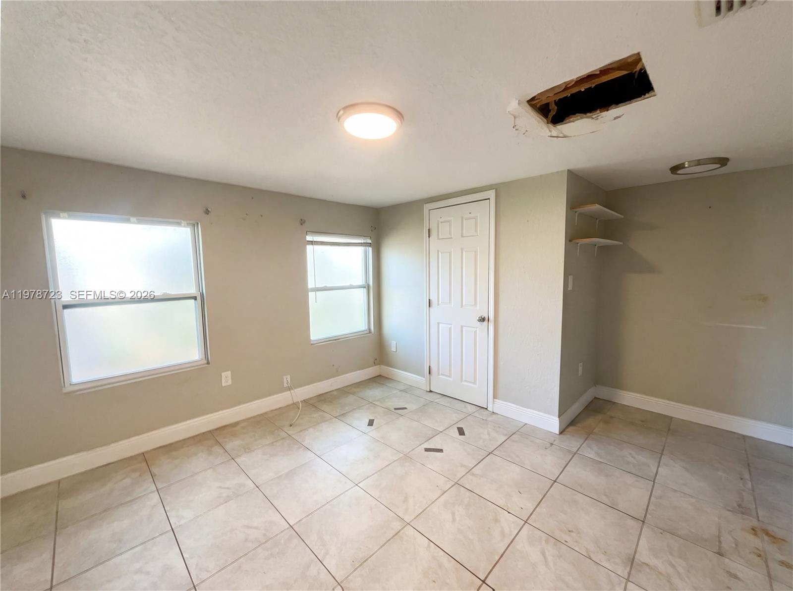 244 S Rhodes Property Photo 14