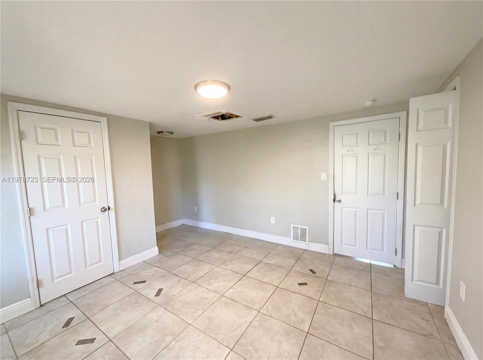 244 S Rhodes Property Photo 15