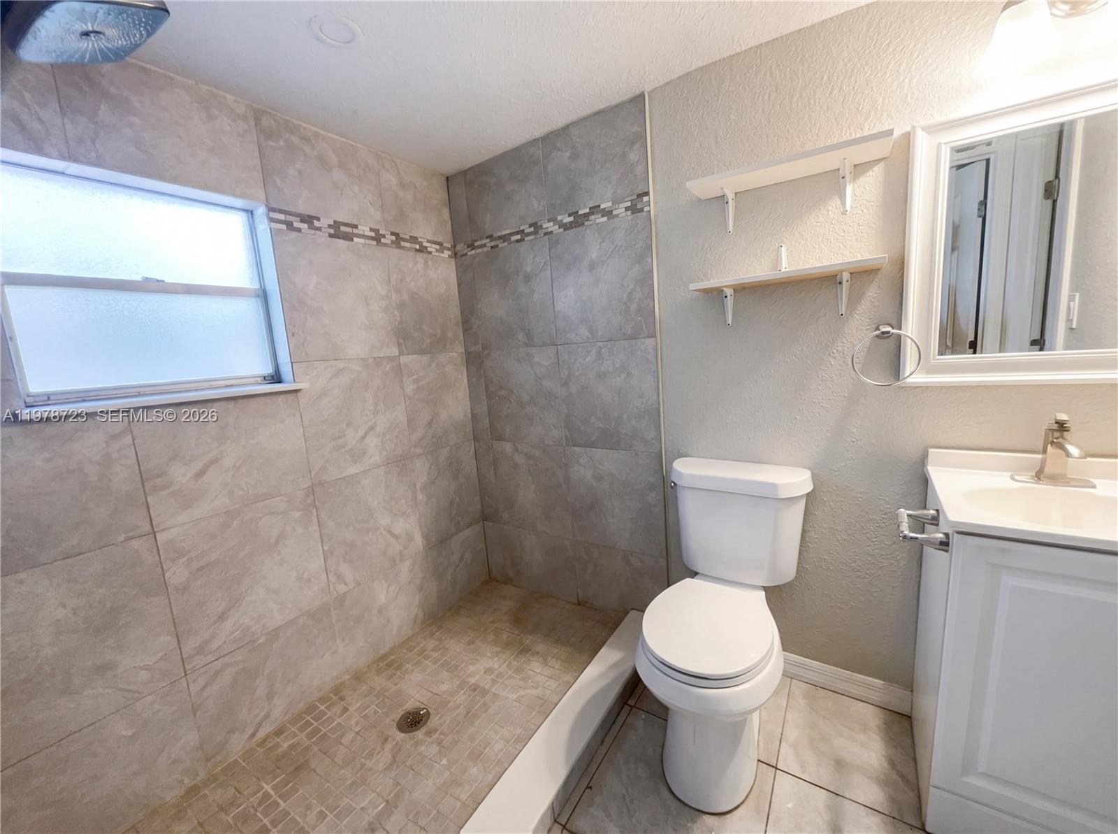 244 S Rhodes Property Photo 18