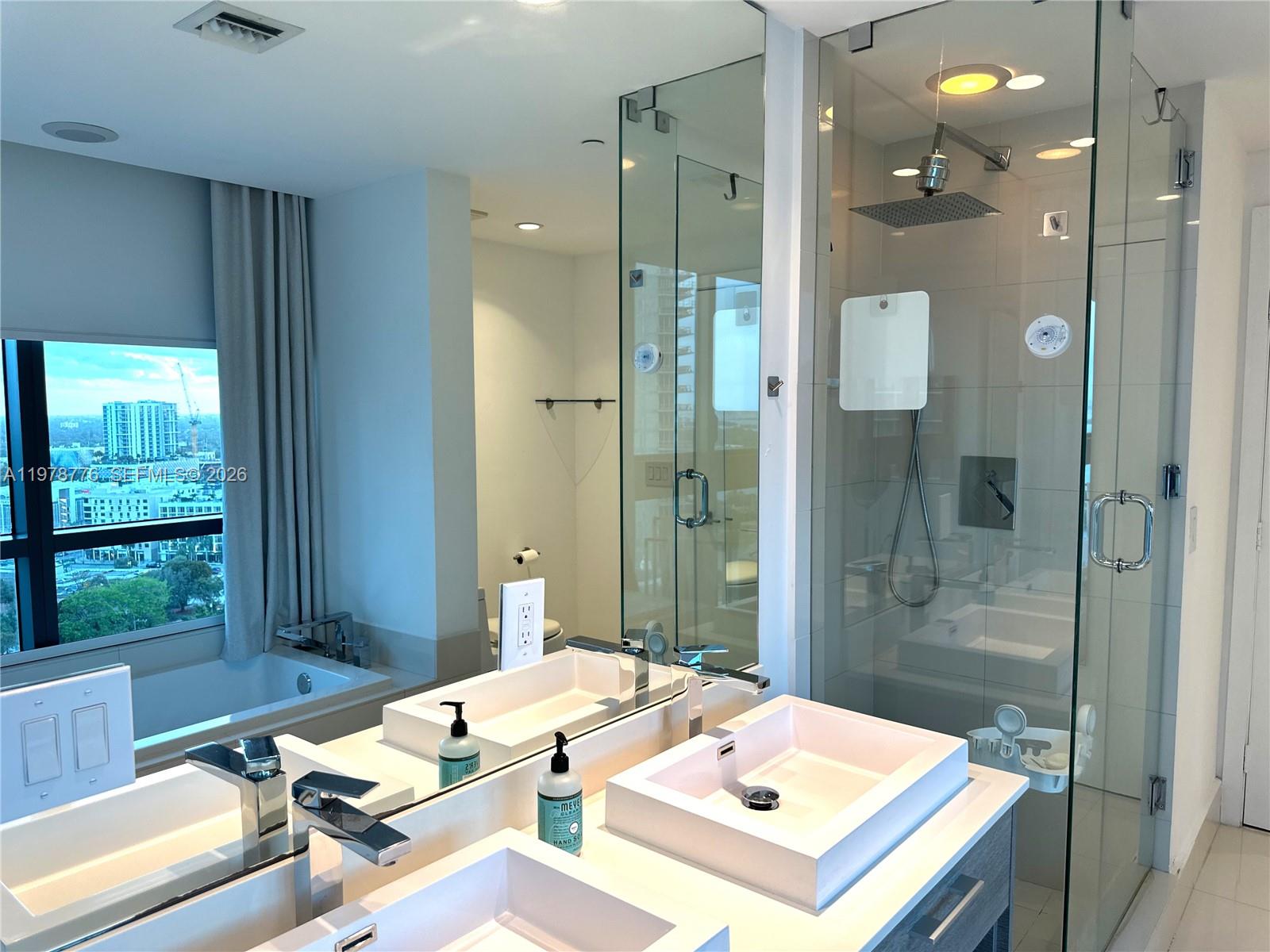 650 Ne 32nd Street 2108 Property Photo 13