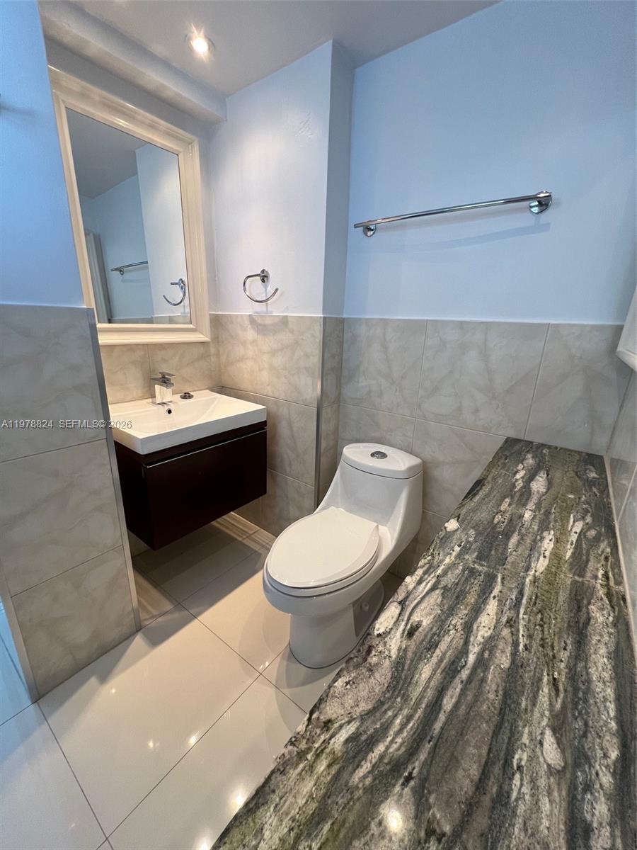 1340 Lincoln Road 705 Property Photo 3