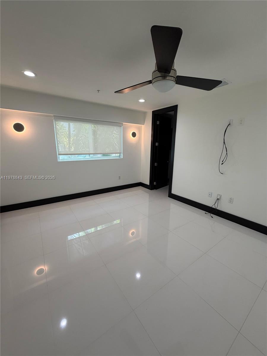 2699 Tigertail Avenue 14 Property Photo 5
