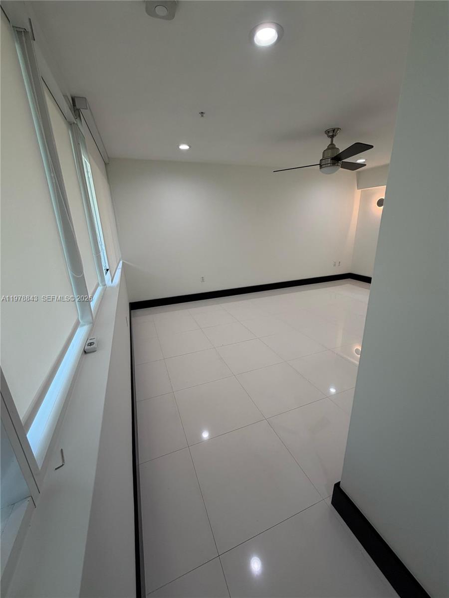 2699 Tigertail Avenue 14 Property Photo 11