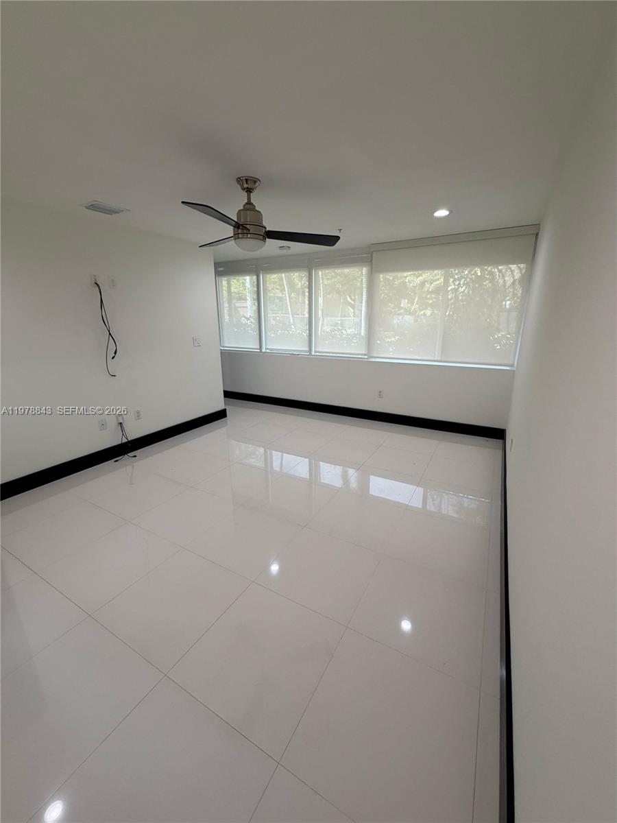 2699 Tigertail Avenue 14 Property Photo 12