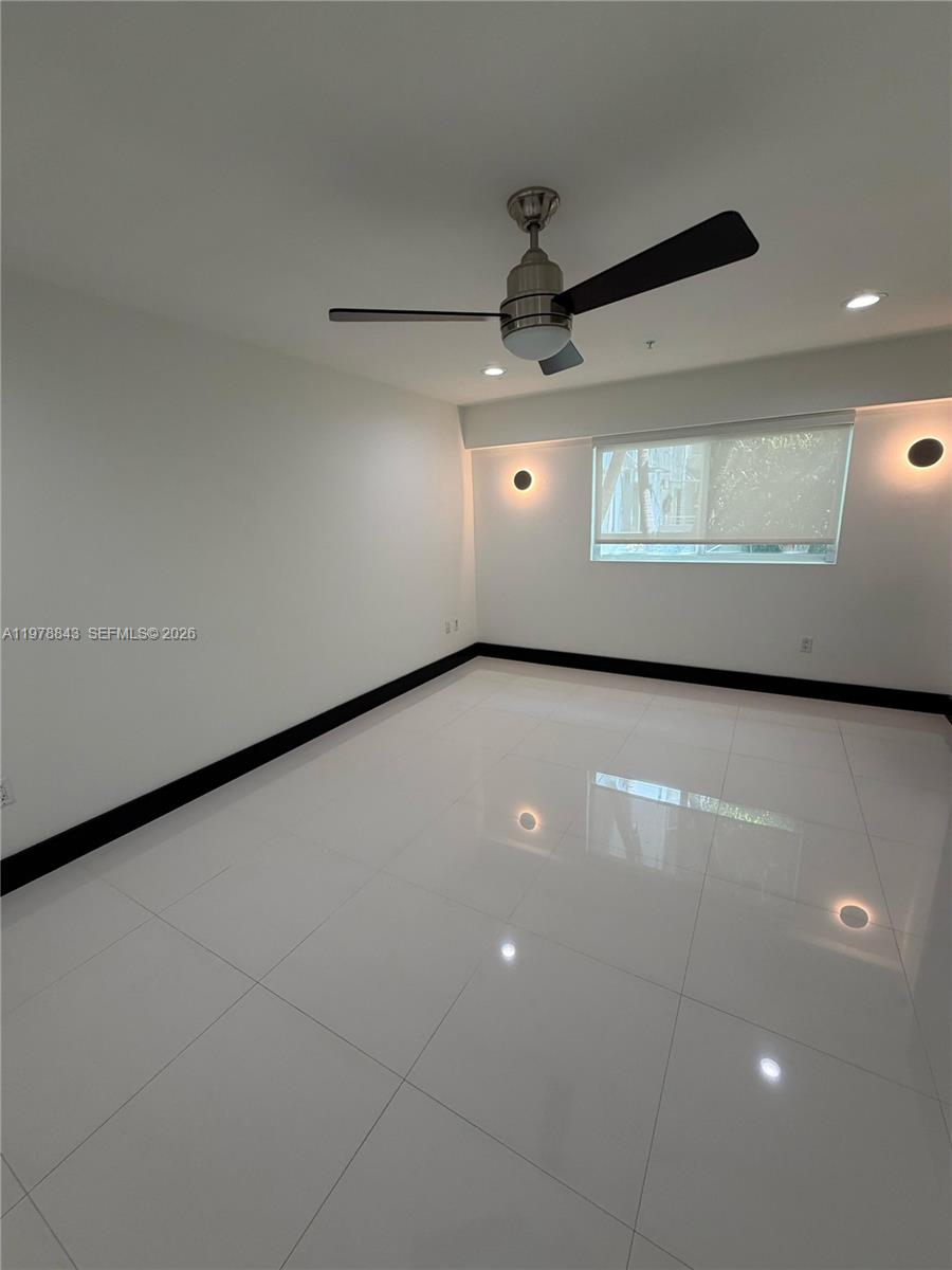 2699 Tigertail Avenue 14 Property Photo 13
