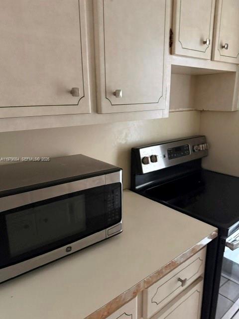 2430 Ne 135th Street 102 Property Photo 6