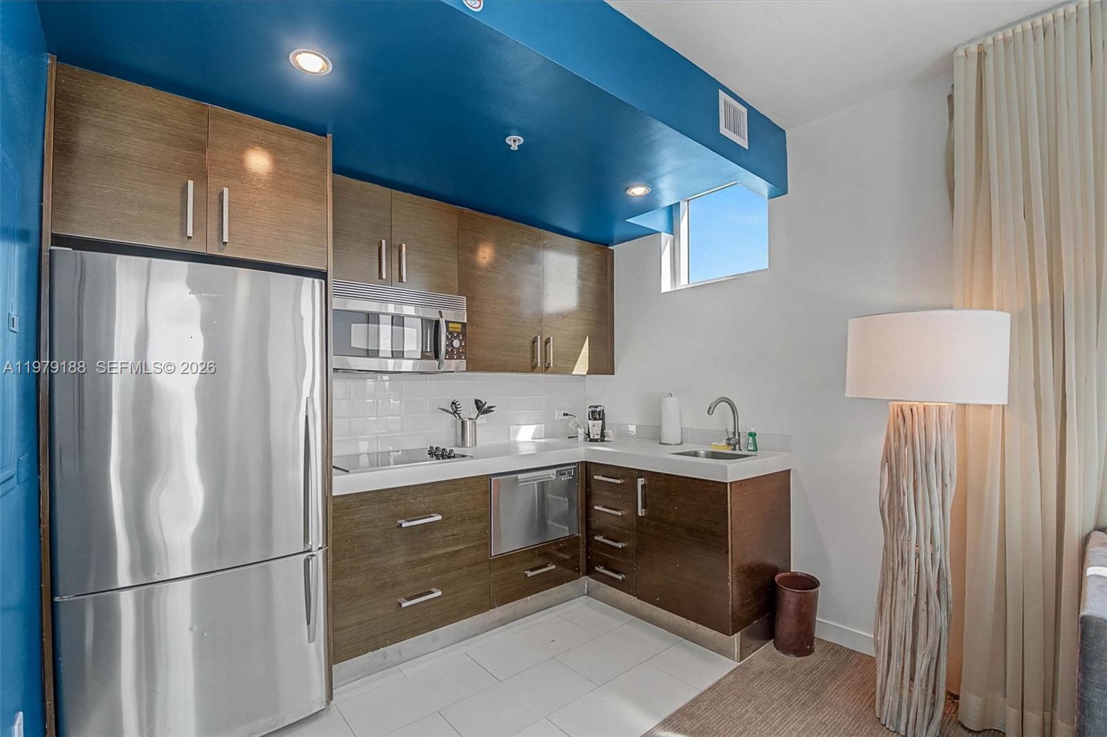 A11979188 Property Photo 10