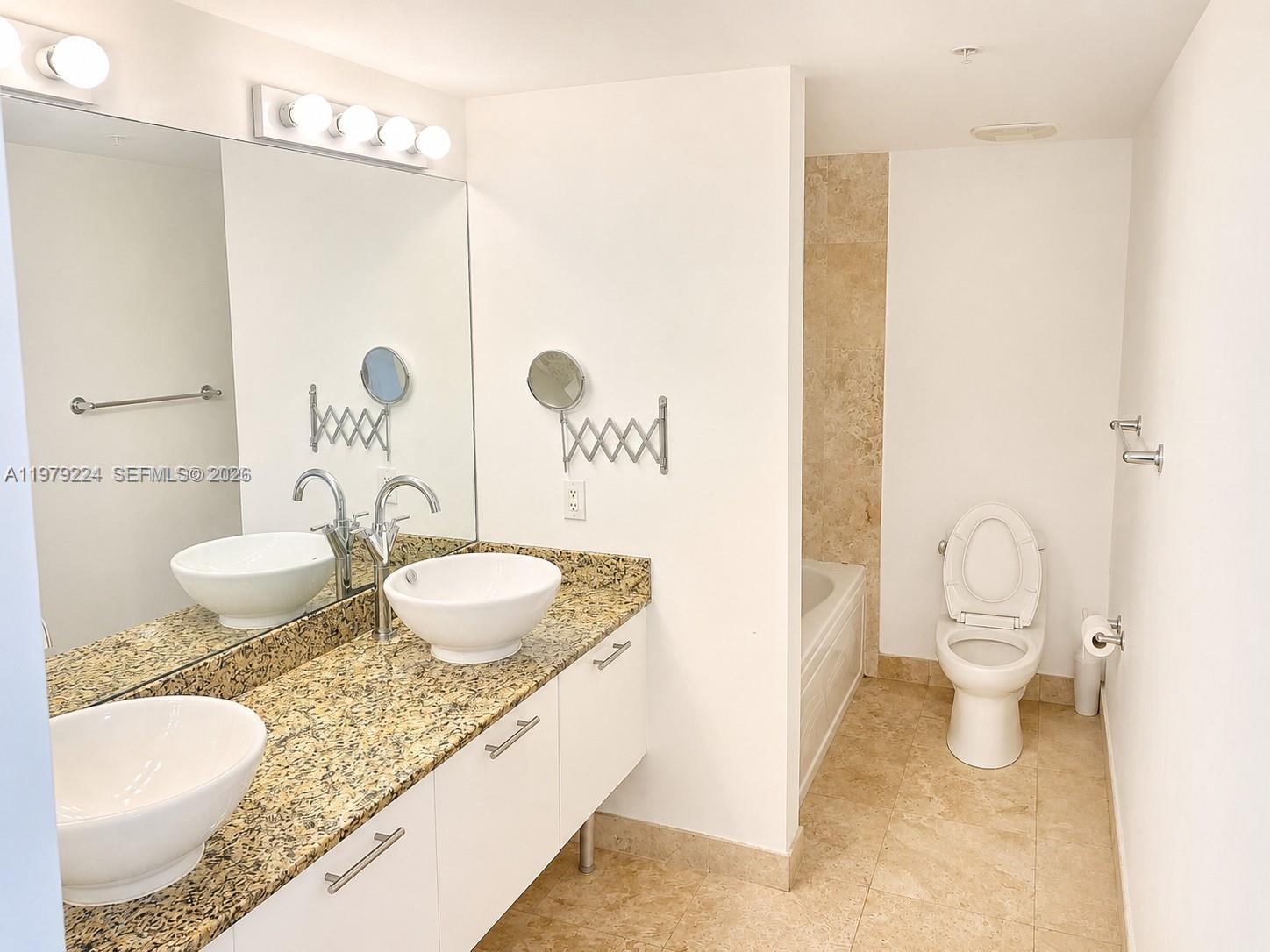 41 Se 5th Street 907 Property Photo 5