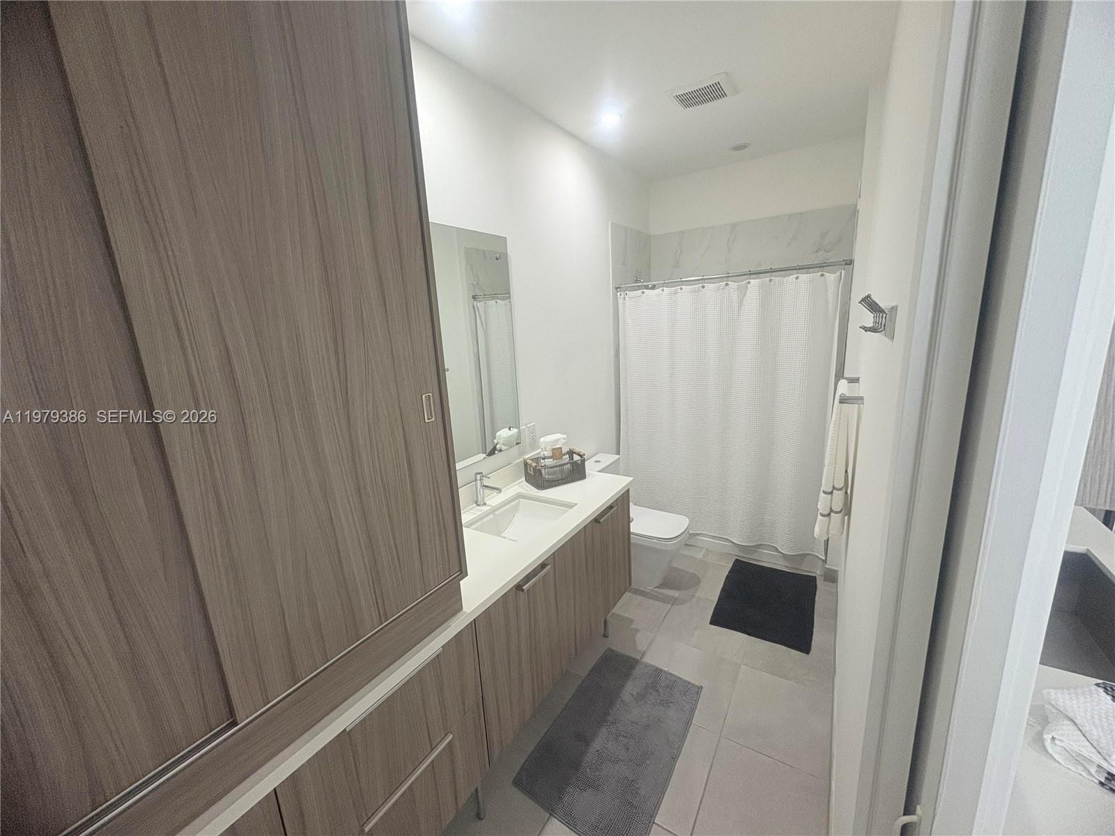 1045 Ne 18th Avenue 304 Property Photo 15