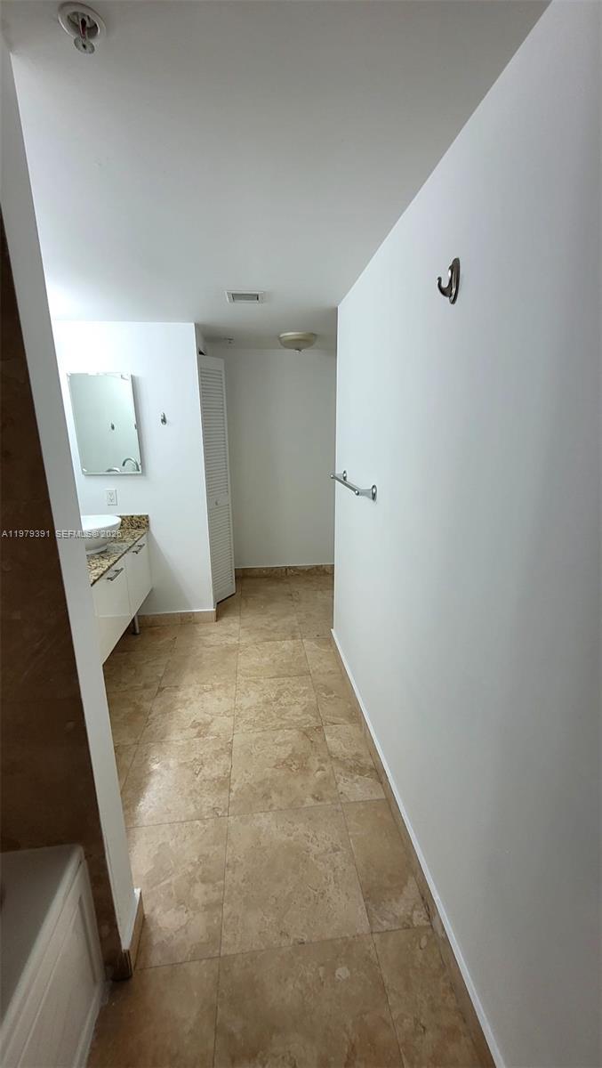41 Se 5th Street 709 Property Photo 3