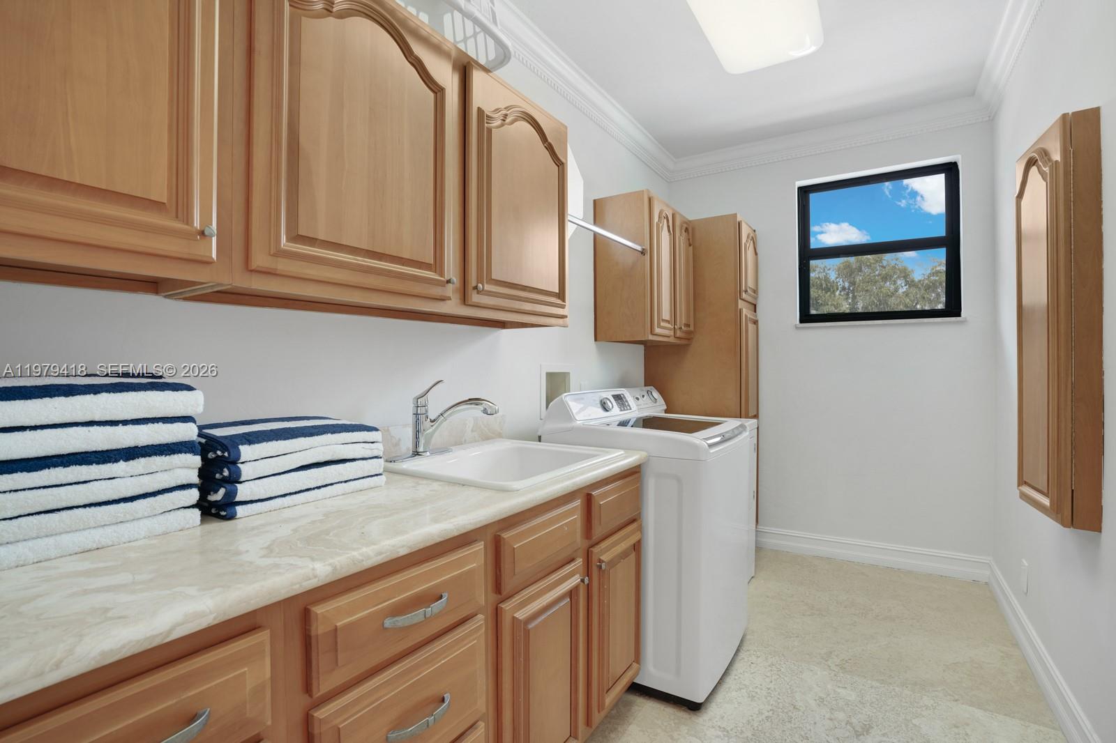 168 Fiesta Way Property Photo 32