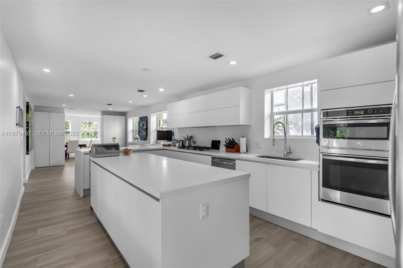 707 W 54th Street Property Photo 13