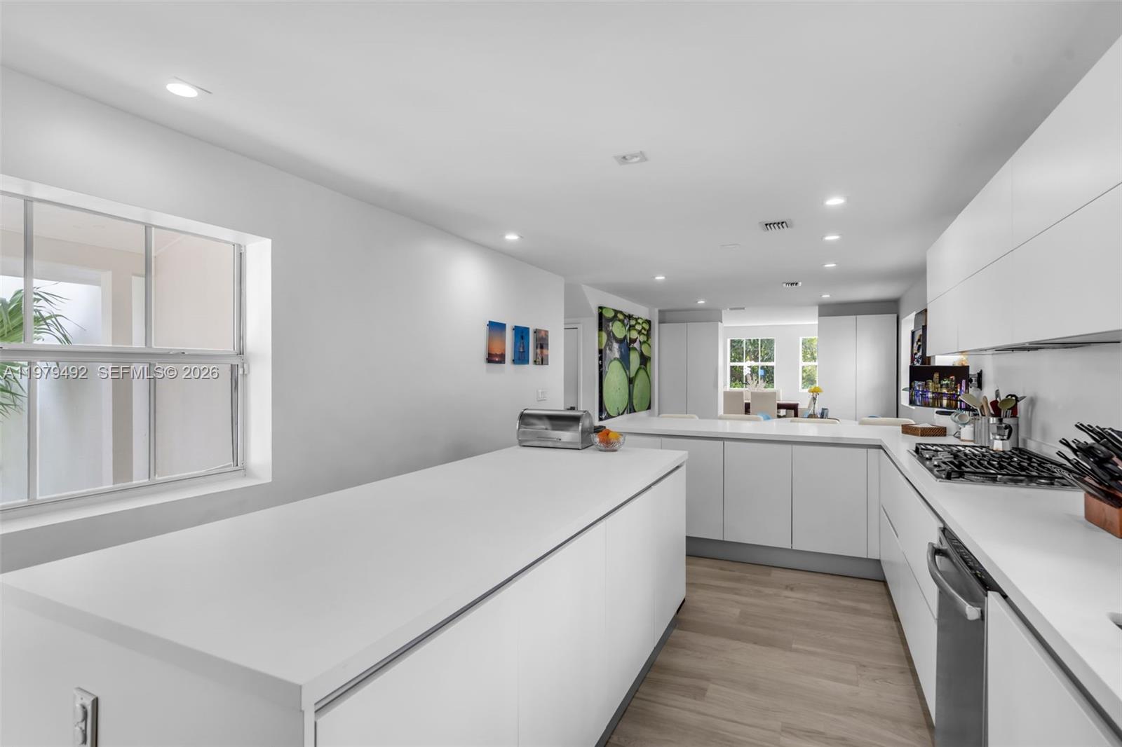 707 W 54th Street Property Photo 14