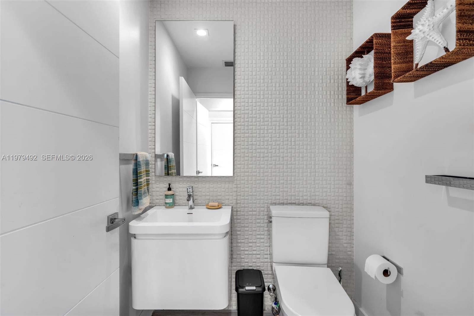 707 W 54th Street Property Photo 15