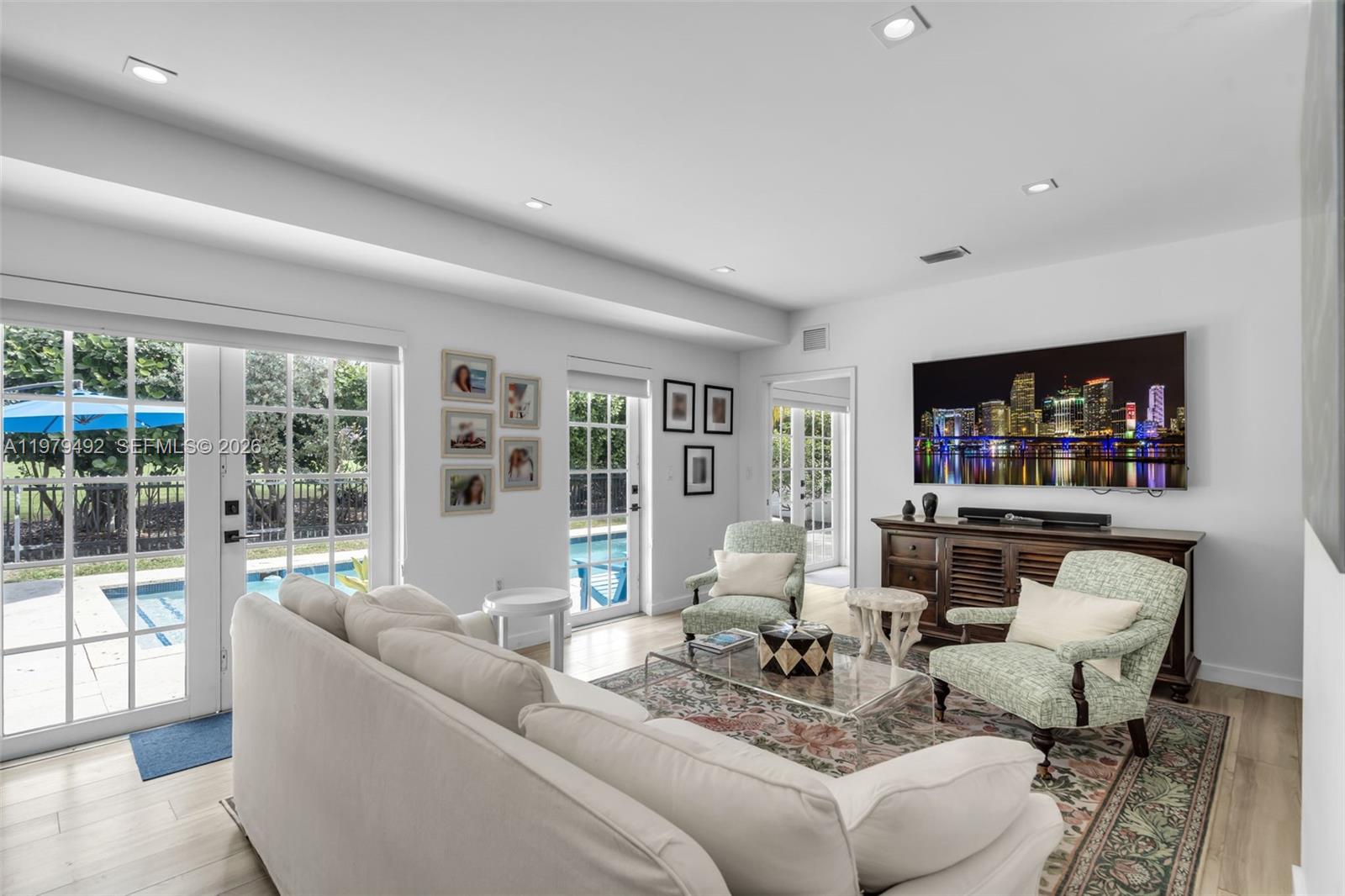 707 W 54th Street Property Photo 16