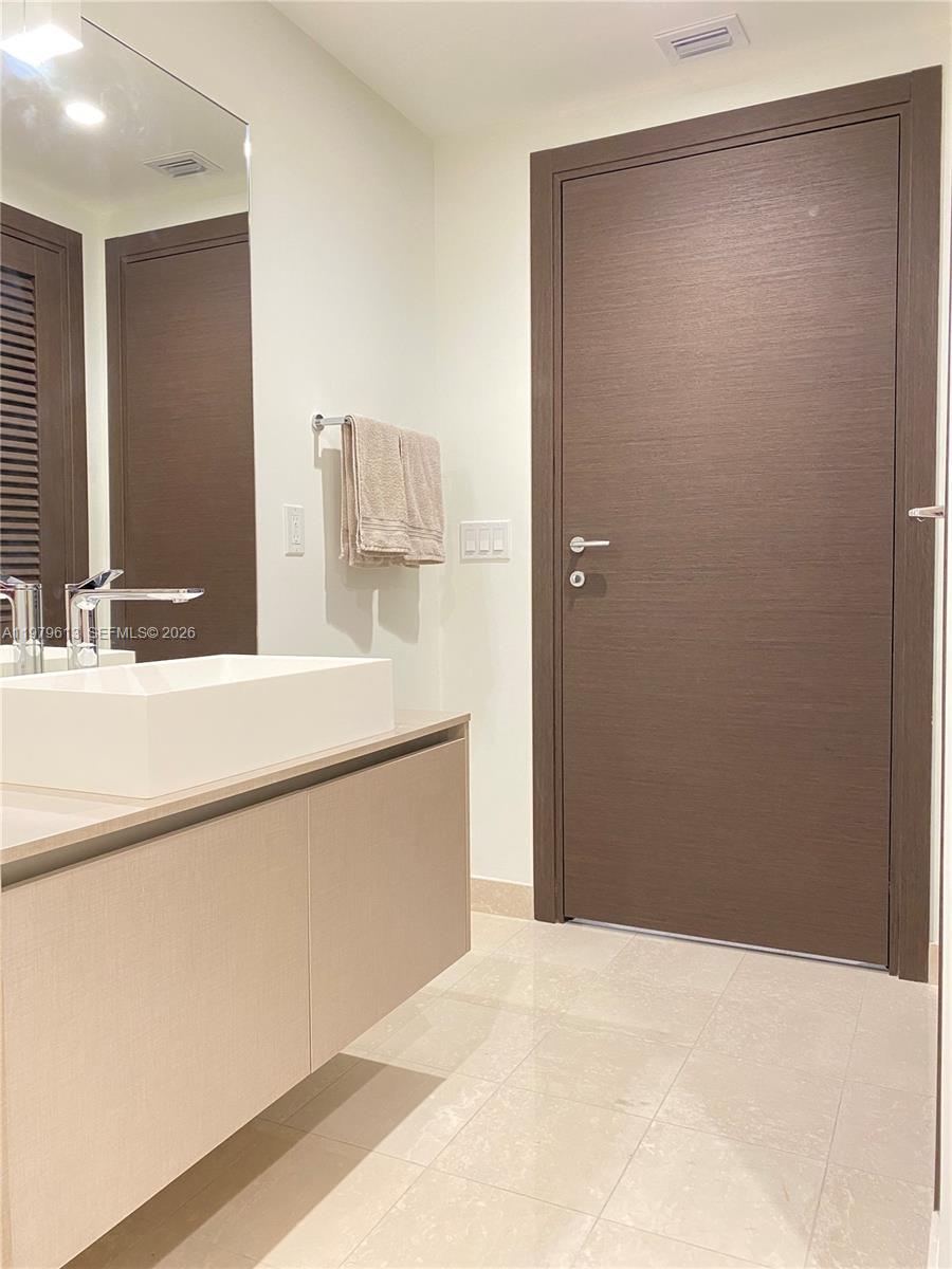 1000 Brickell Plaza 3807 Property Photo 6