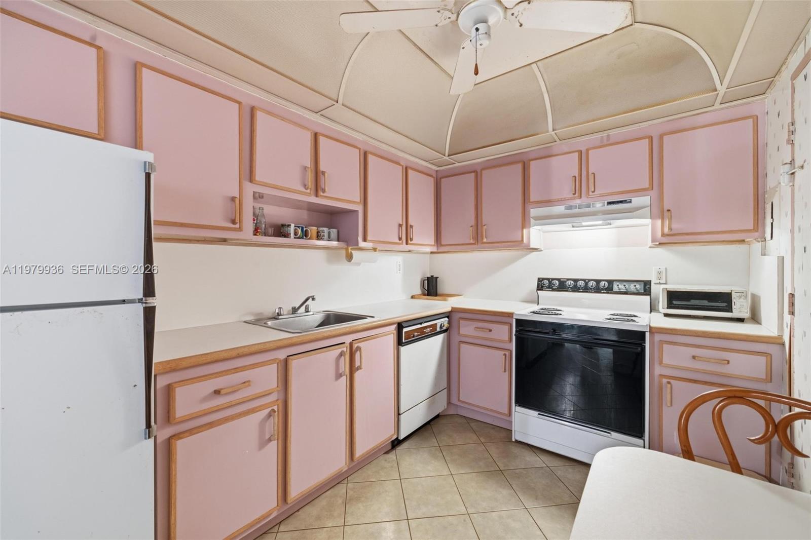 9225 Collins Avenue 610 Property Photo 16