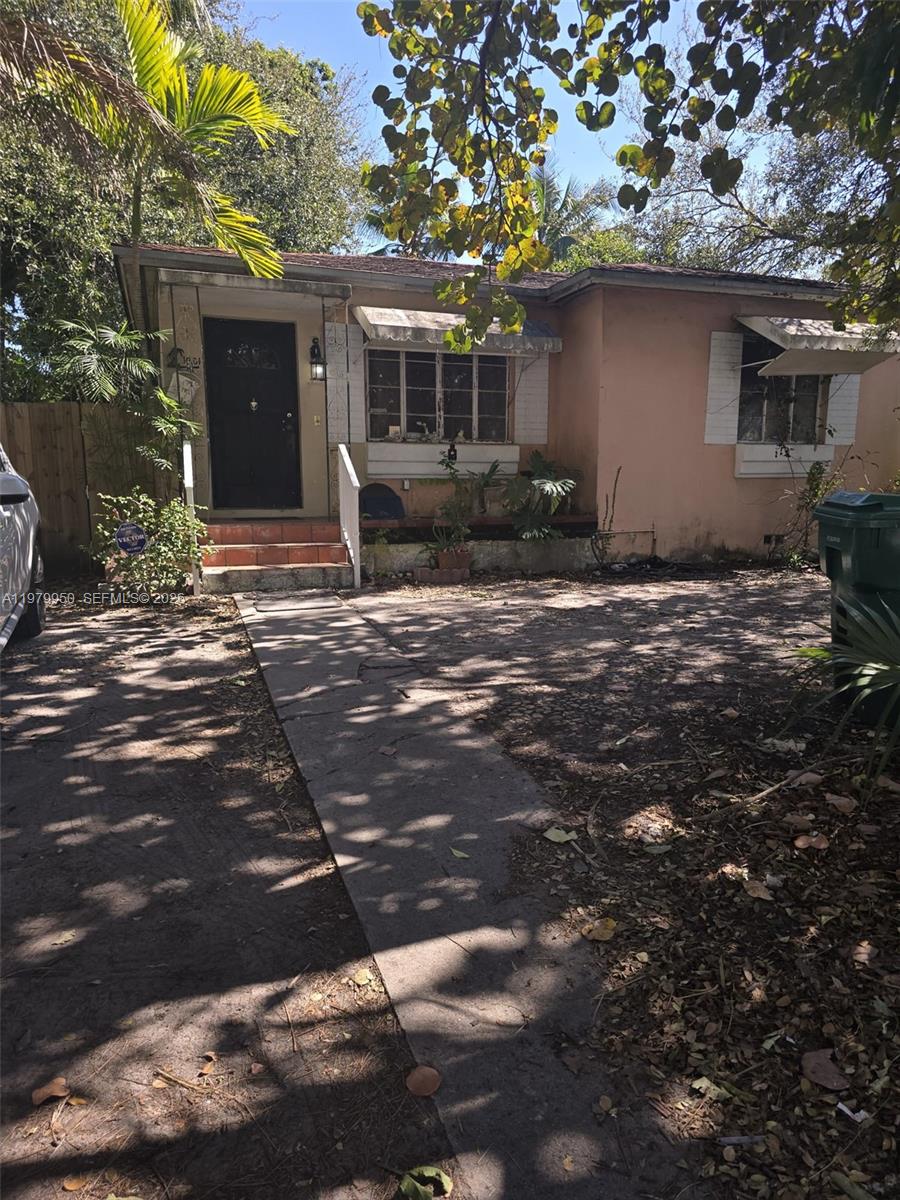 951 Nw 37th Avenue Property Photo 4