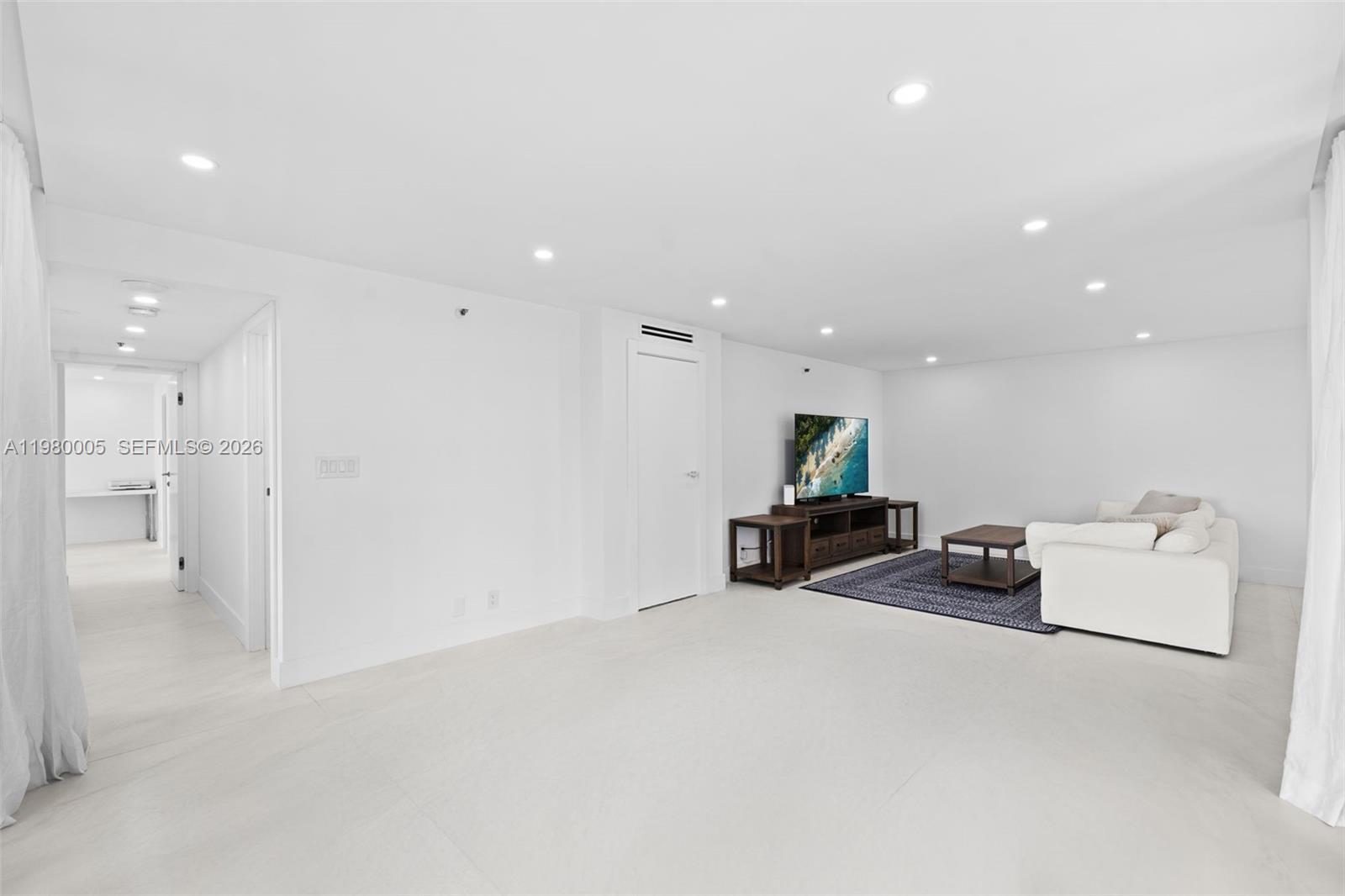 2843 S Bayshore Drive 5f Property Photo 7