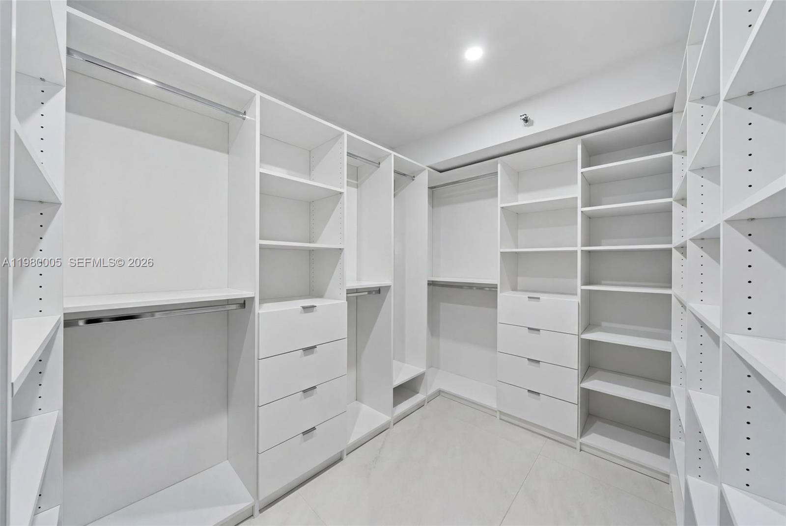 2843 S Bayshore Drive 5f Property Photo 12