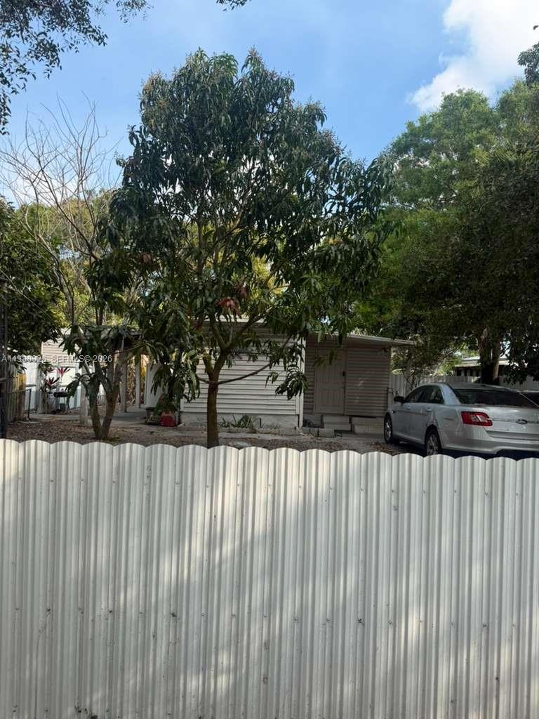 849 E Ventura Property Photo 1
