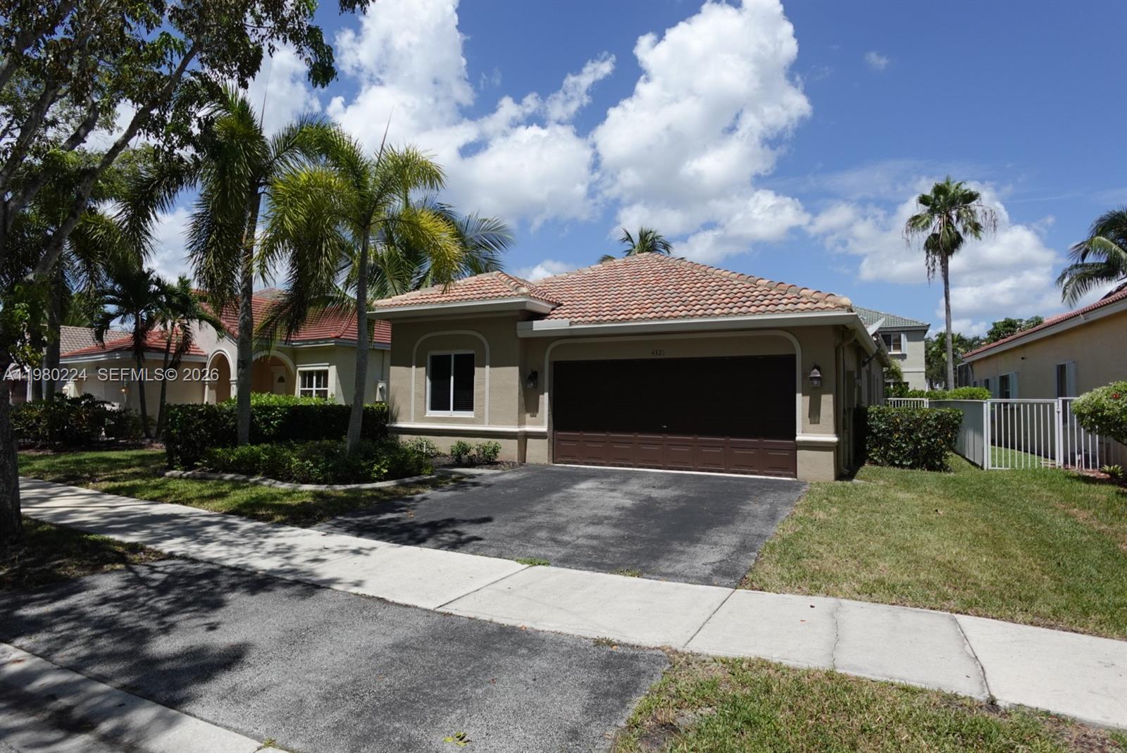 4321 Willow Ridge Drive Property Photo 2