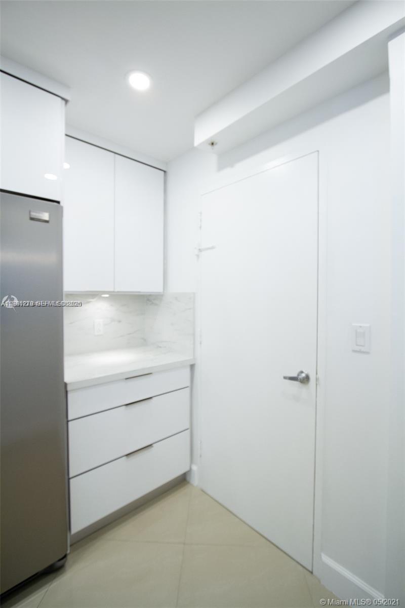 3801 S Ocean Drive Ph16s Property Photo 6