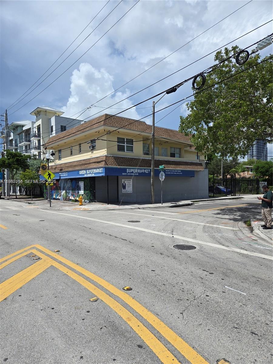 3380 Plaza Street Property Photo 1