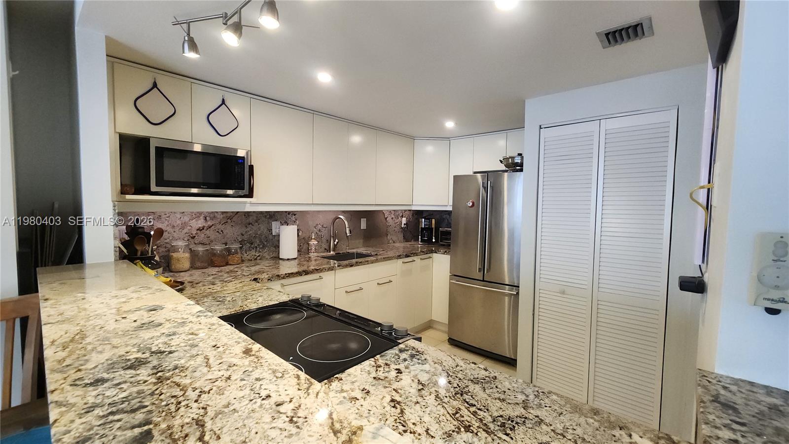 1901 Brickell Avenue B1407 Property Photo 13
