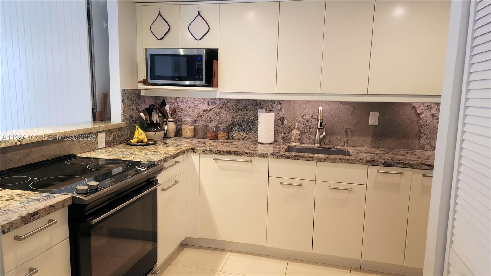 1901 Brickell Avenue B1407 Property Photo 14