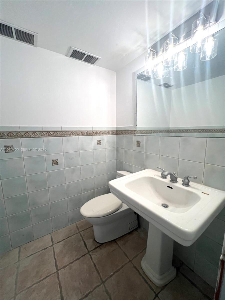 3475 N Country Club Drive 716 Property Photo 9