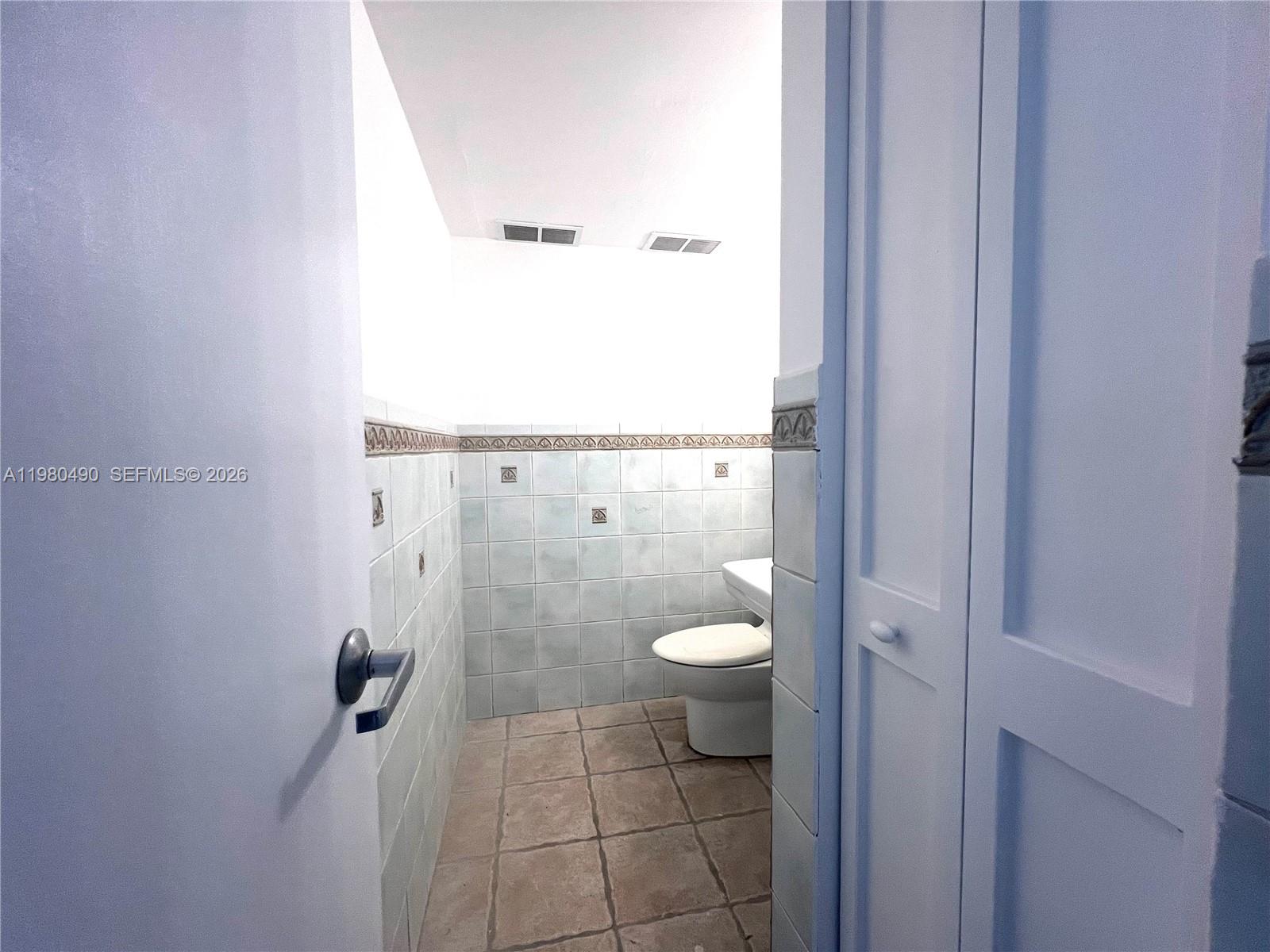 3475 N Country Club Drive 716 Property Photo 10