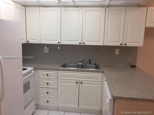 17890 W Dixie Highway 106 Property Photo 10