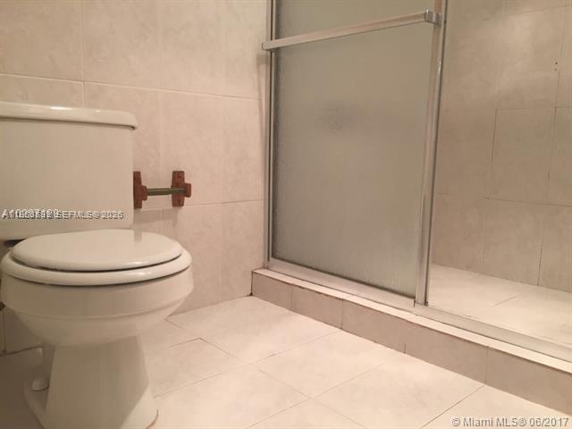 17890 W Dixie Highway 106 Property Photo 21