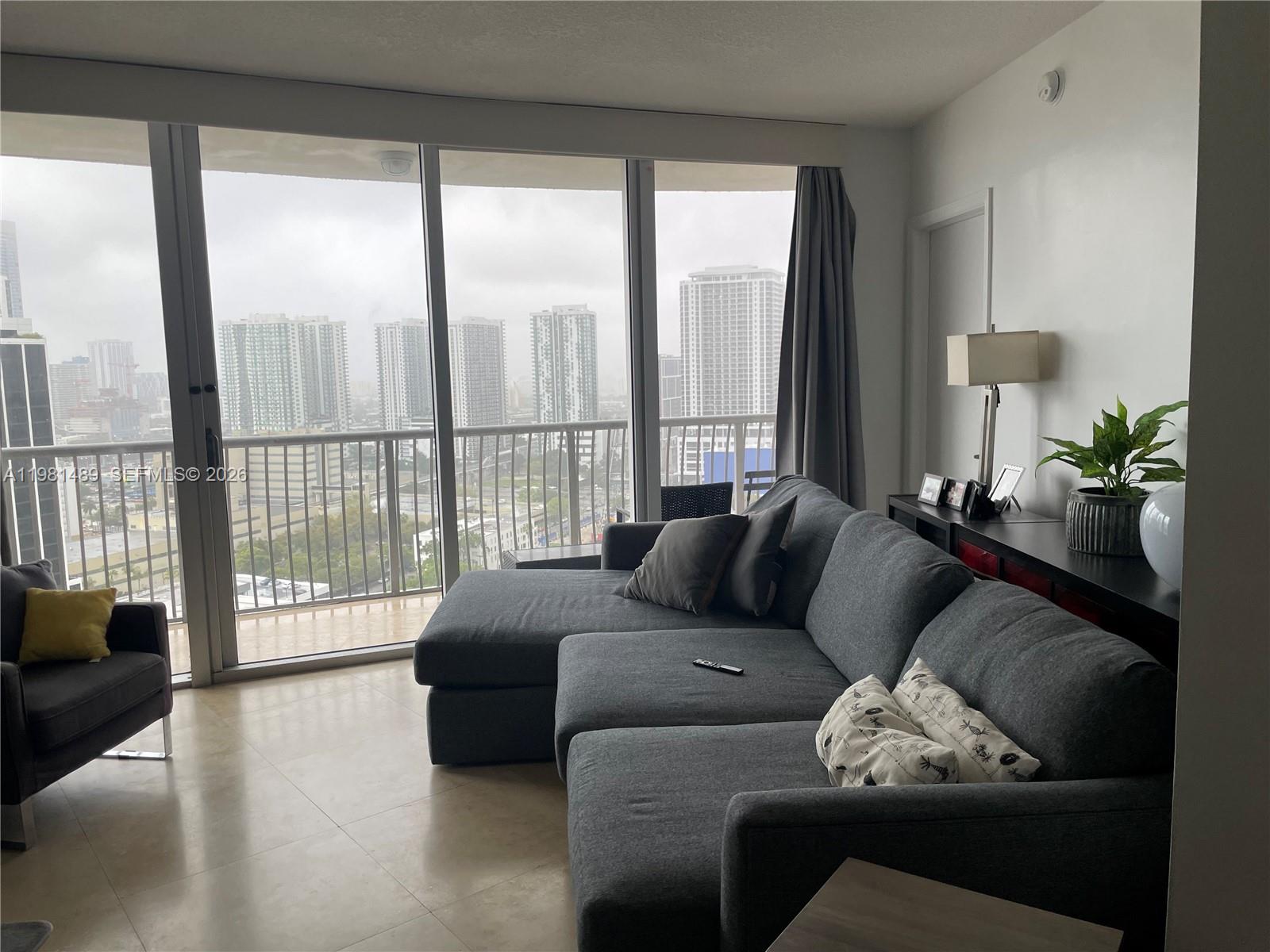 1750 N Bayshore Drive 2814 Property Photo 5