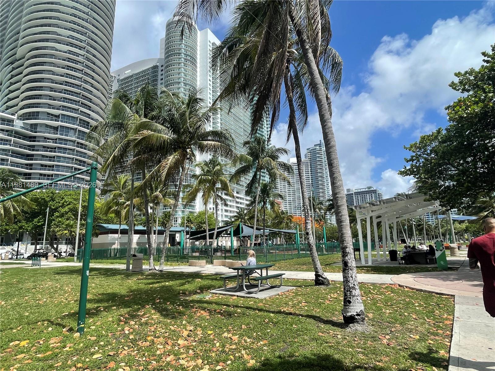 1750 N Bayshore Drive 2814 Property Photo 38