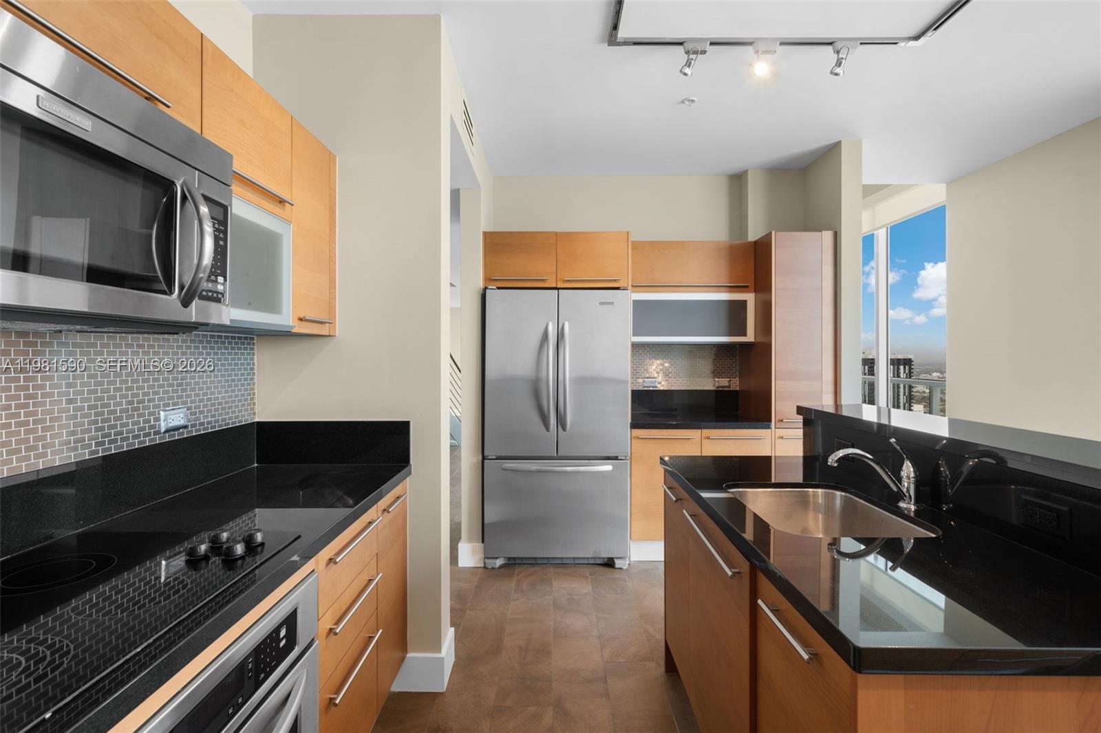 A11981590 Property Photo 7