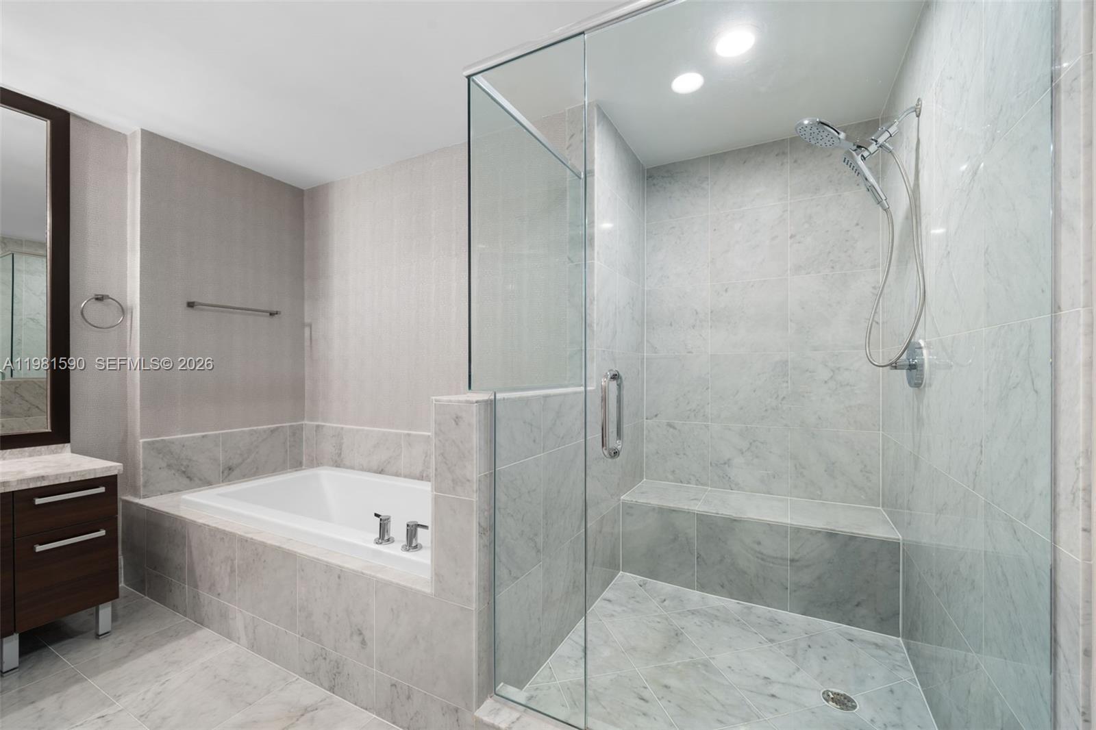 A11981590 Property Photo 25