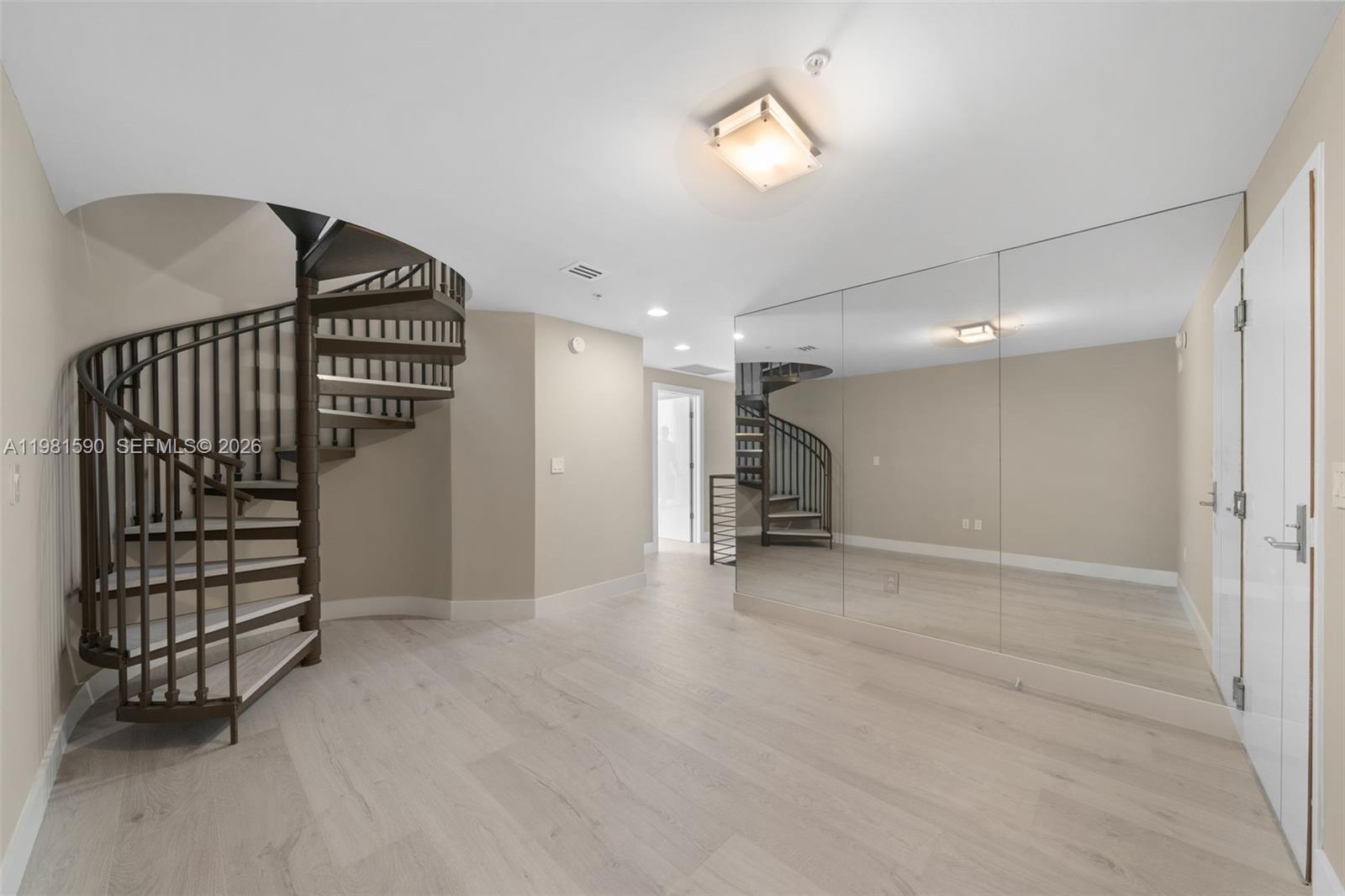 A11981590 Property Photo 27