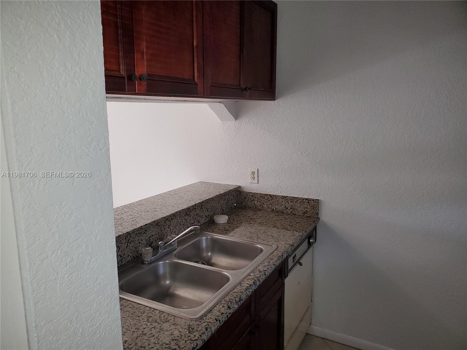 3212 Nw 102nd Terrace 203-f Property Photo 12