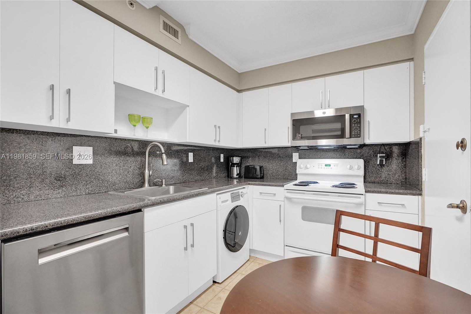 2501 S Ocean Drive 618 (available March 31) Property Photo 15