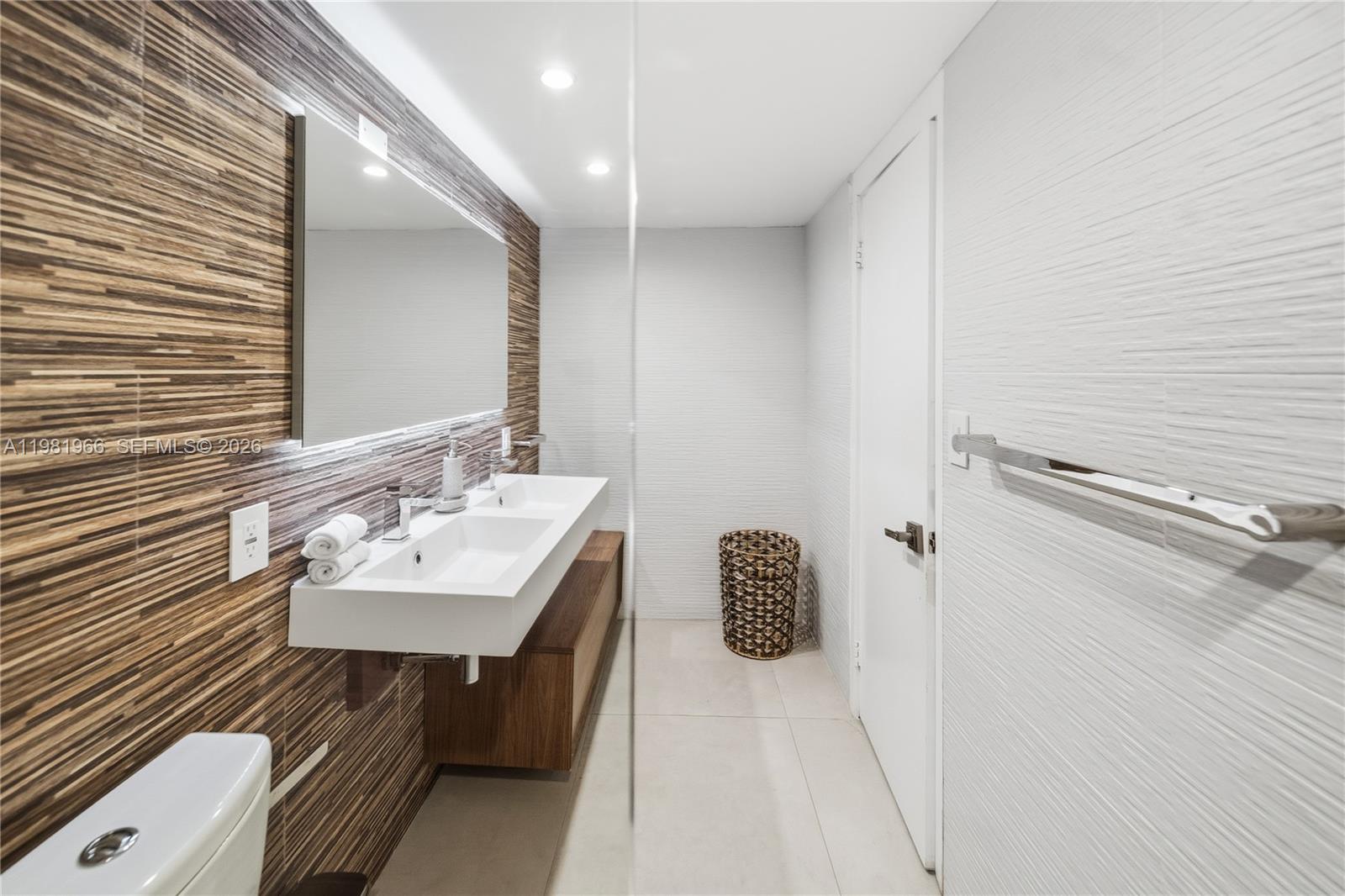 5750 Collins Avenue 4f Property Photo 26