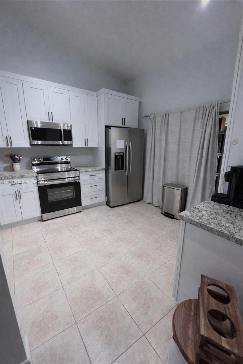 1021 Nw 79th Avenue Property Photo 8