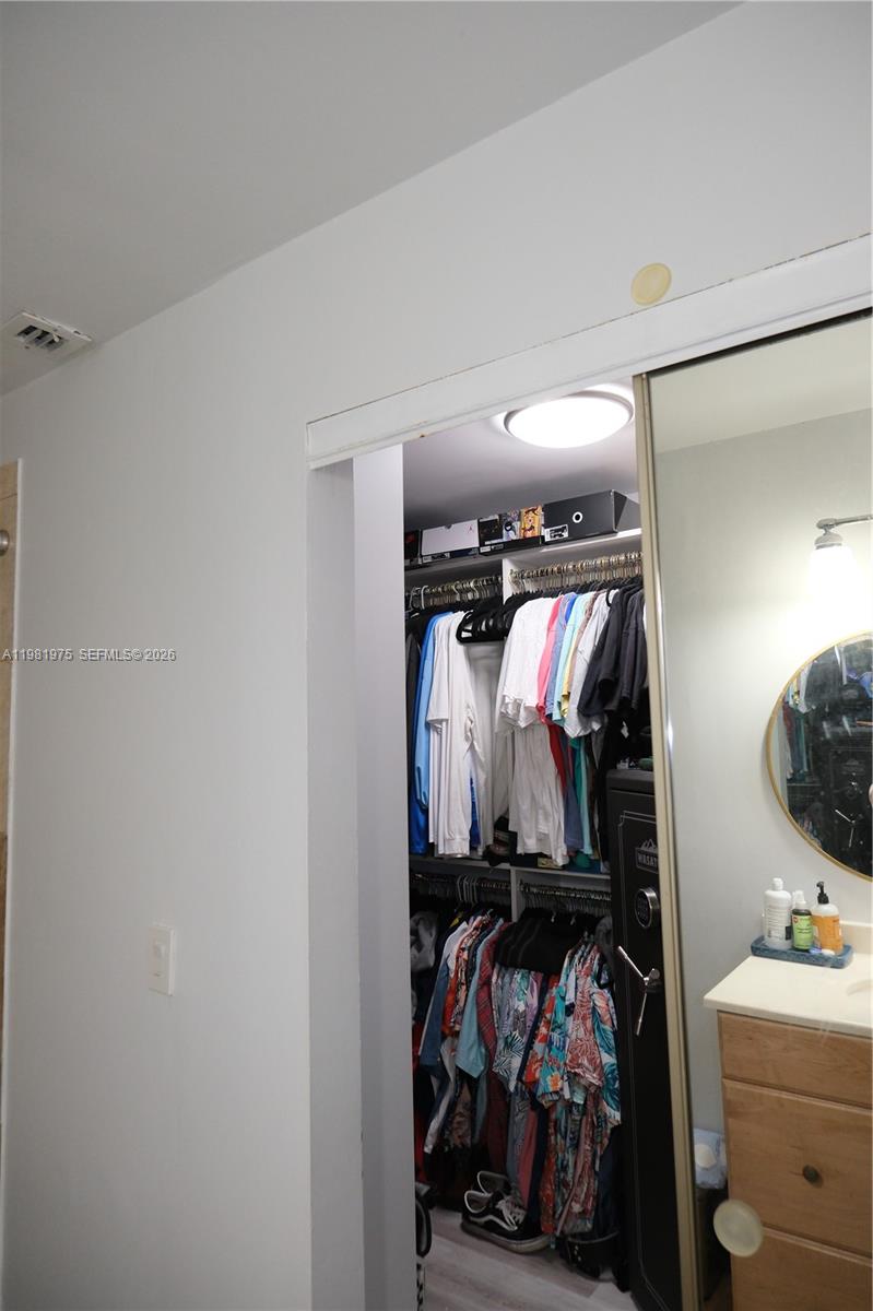 1021 Nw 79th Avenue Property Photo 17