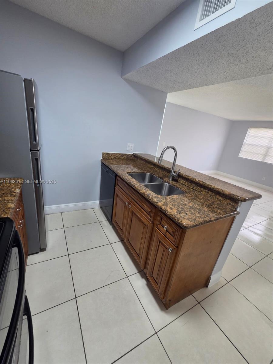 1241 Sw 46th Avenue 1006 Property Photo 2